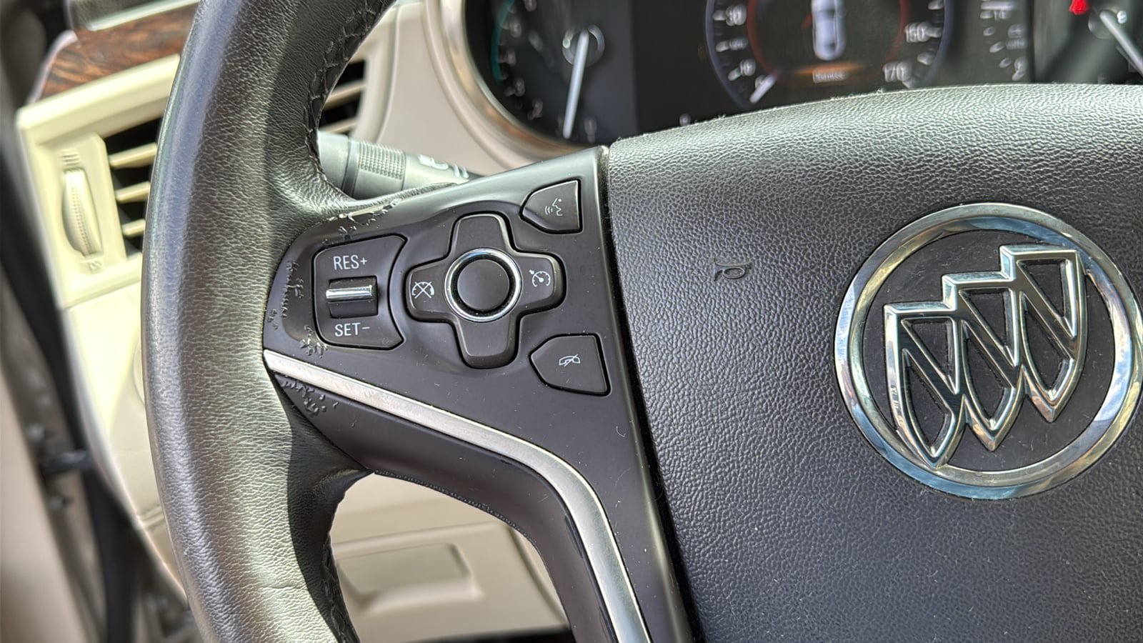 Used 2014 Buick LaCrosse FWD image 12