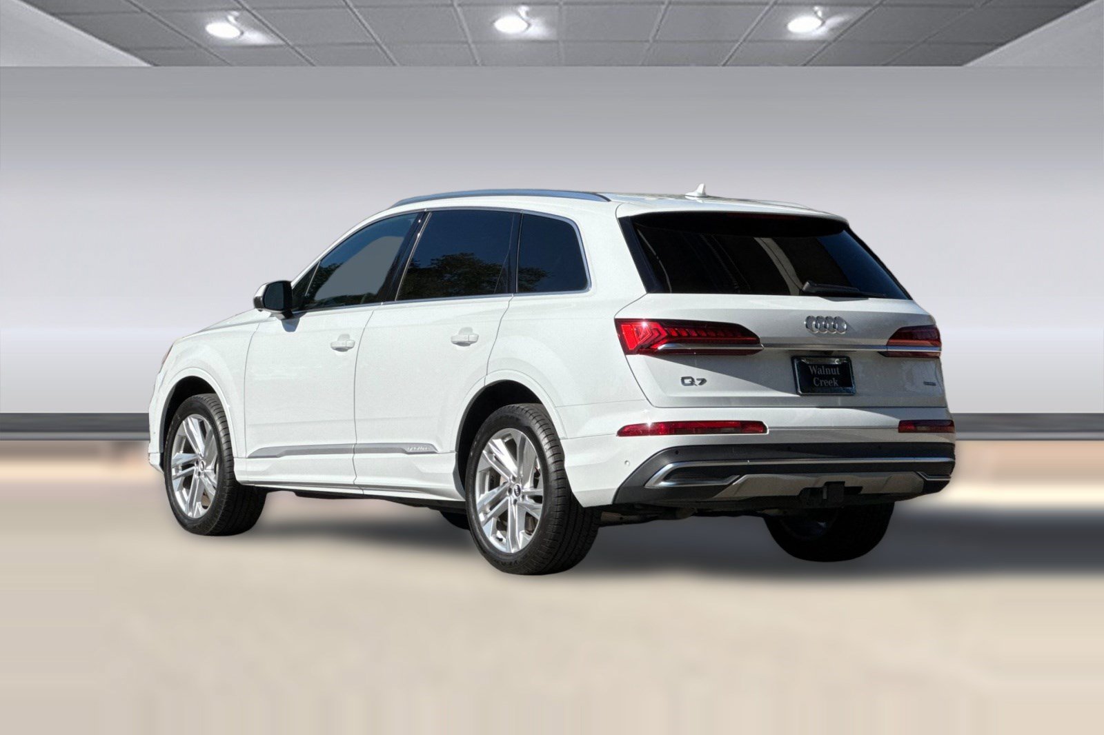 Used 2021 Audi Q7 2.0T Premium Plus w/ Executive Package AWD/4WD image 3