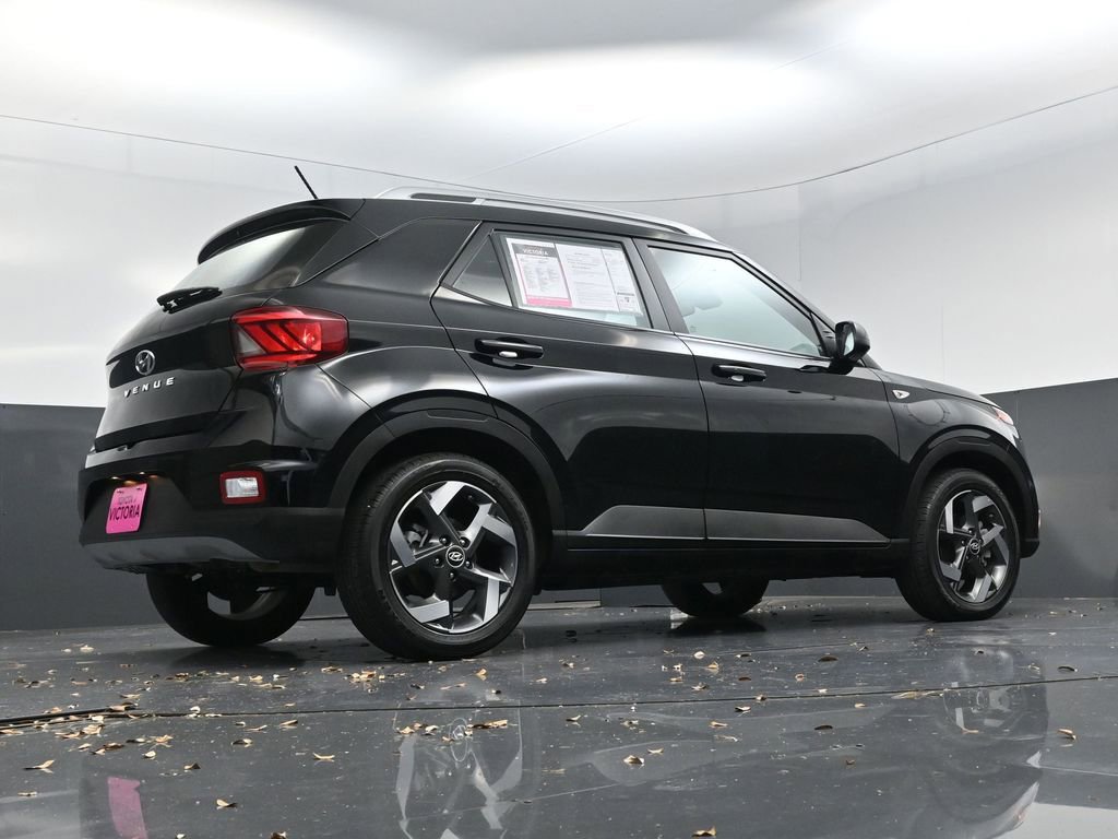 Used 2025 Hyundai Venue SEL image 21