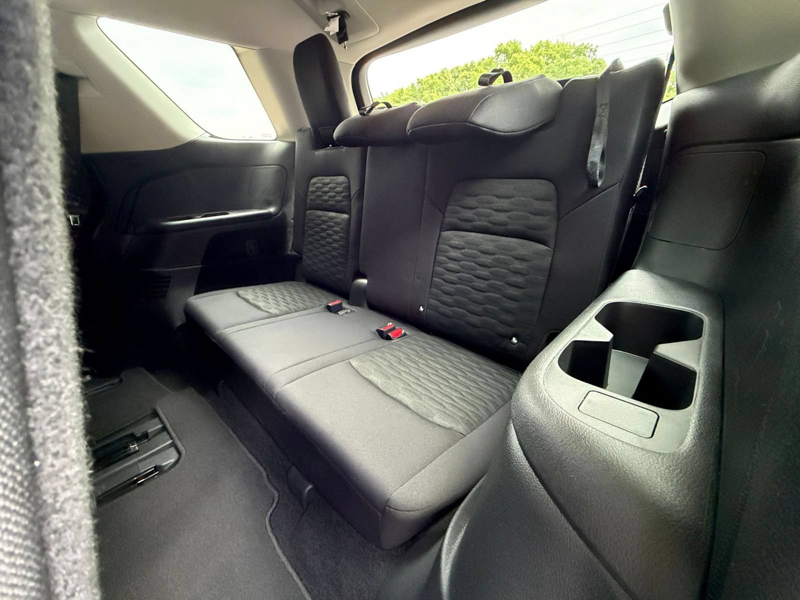 Used 2025 Nissan Pathfinder SV FWD image 31