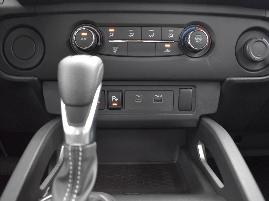 Used 2025 Nissan Frontier SV w/ Tow Package image 11