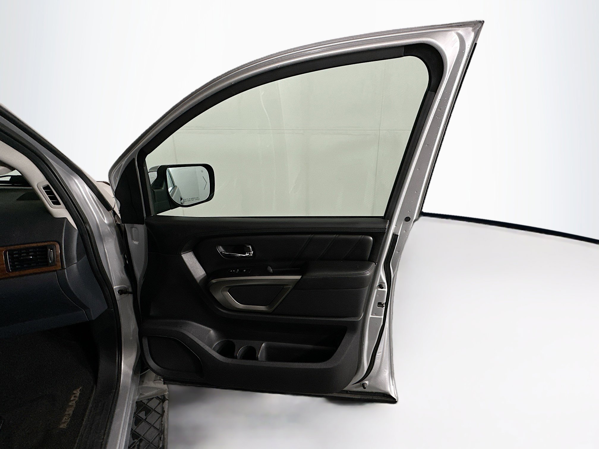 Used 2015 Nissan Armada Platinum w/ 2nd Row Captain Seat Package image 32