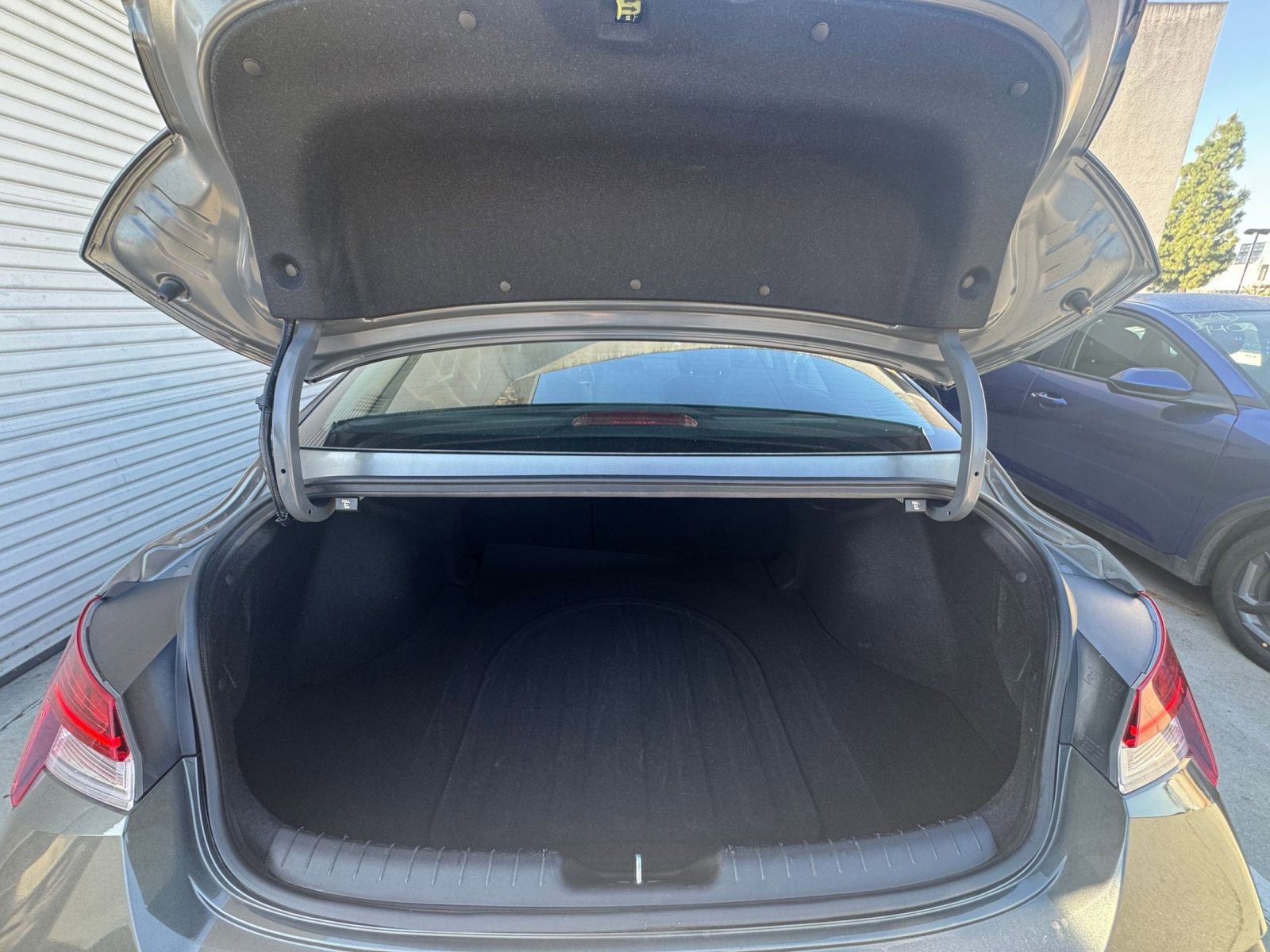 Used 2025 Hyundai Elantra Limited image 34