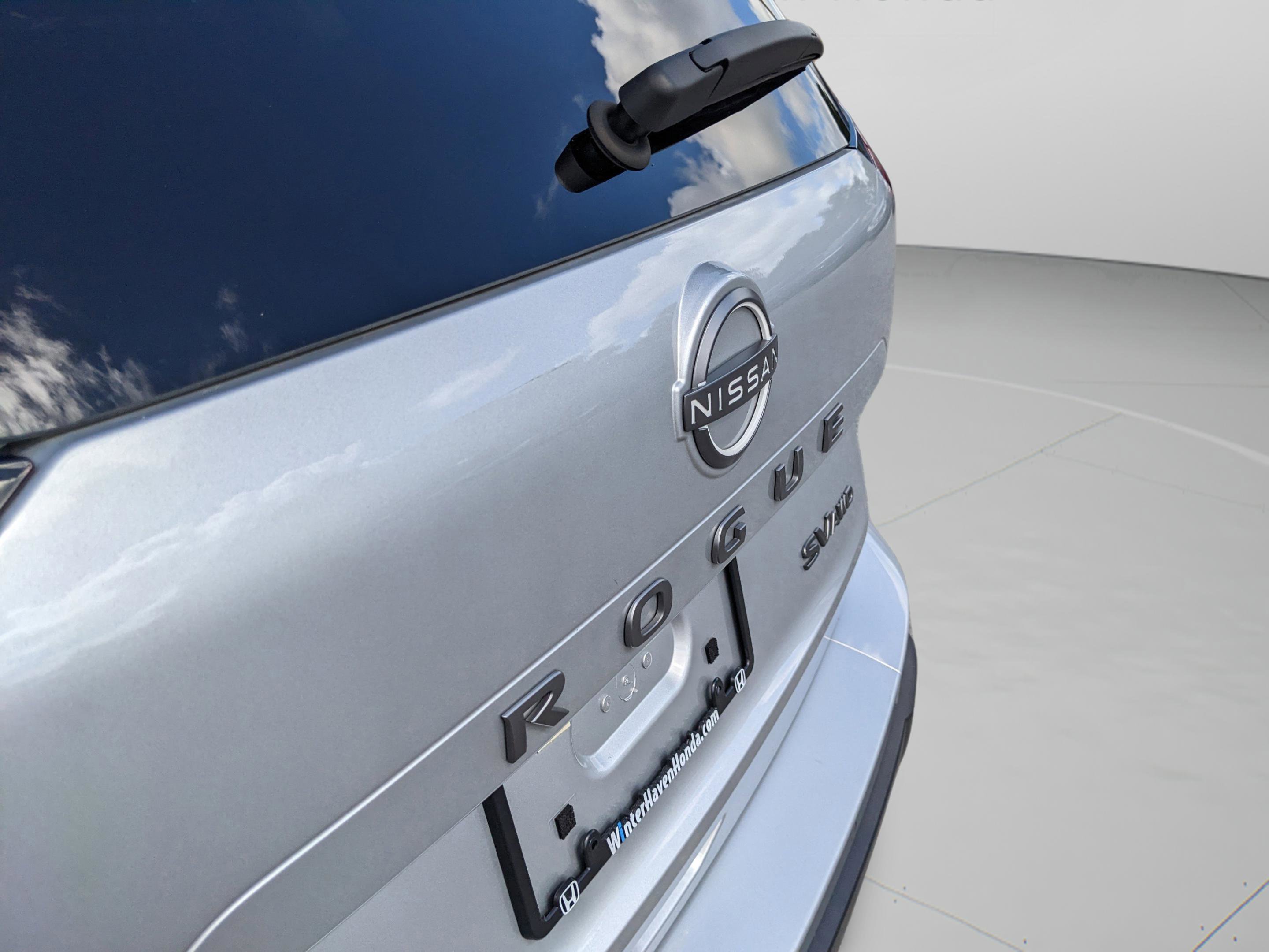 Used 2024 Nissan Rogue SV image 14