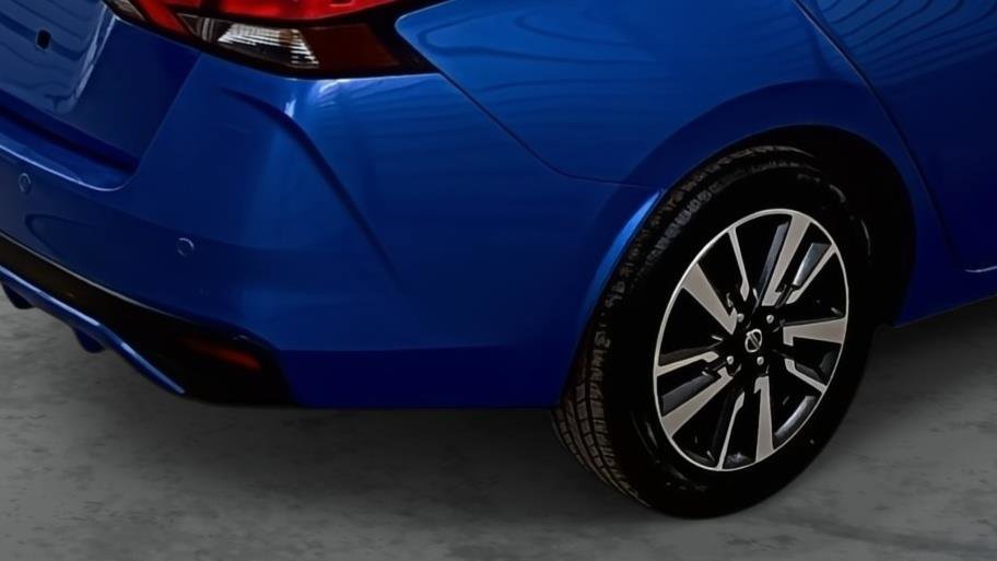 Used 2022 Nissan Versa SV image 12