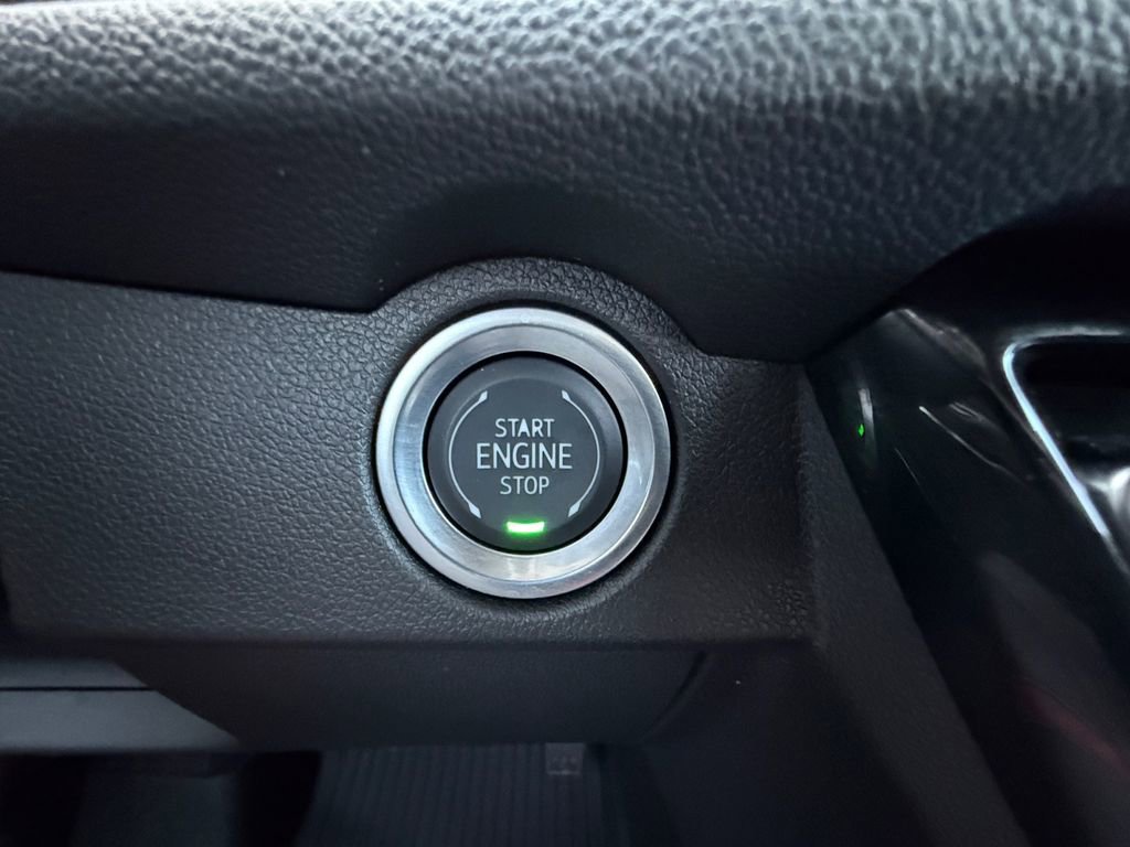 Used 2025 Chevrolet Traverse RS w/ LPO, Floor Liner Package FWD image 28