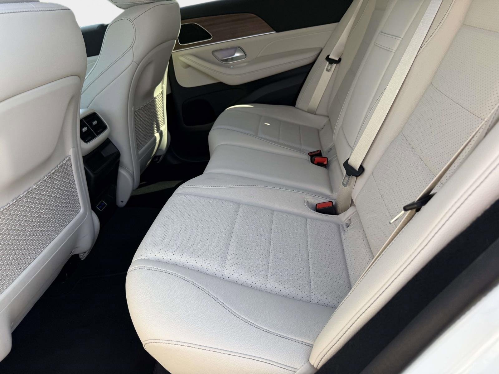 Used 2025 Mercedes-Benz GLE 450e 4MATIC image 36