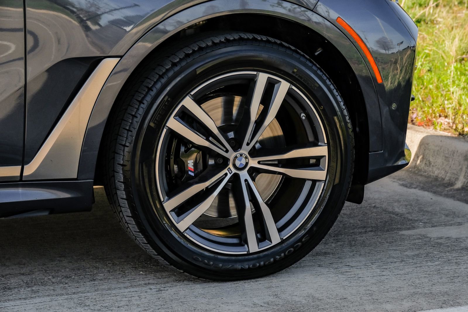 Used 2021 BMW X7 M50i w/ Executive Package image 64