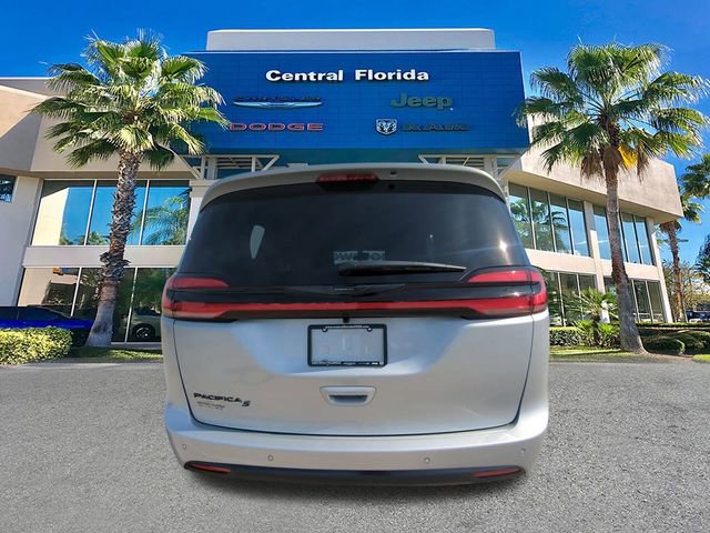 New 2026 Chrysler Pacifica Select w/ S Appearance Package image 6