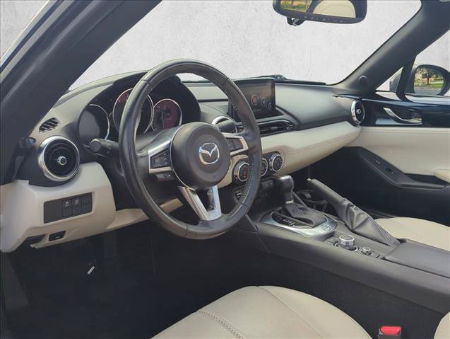 Used 2021 MAZDA MX-5 Miata RF Grand Touring RWD image 16