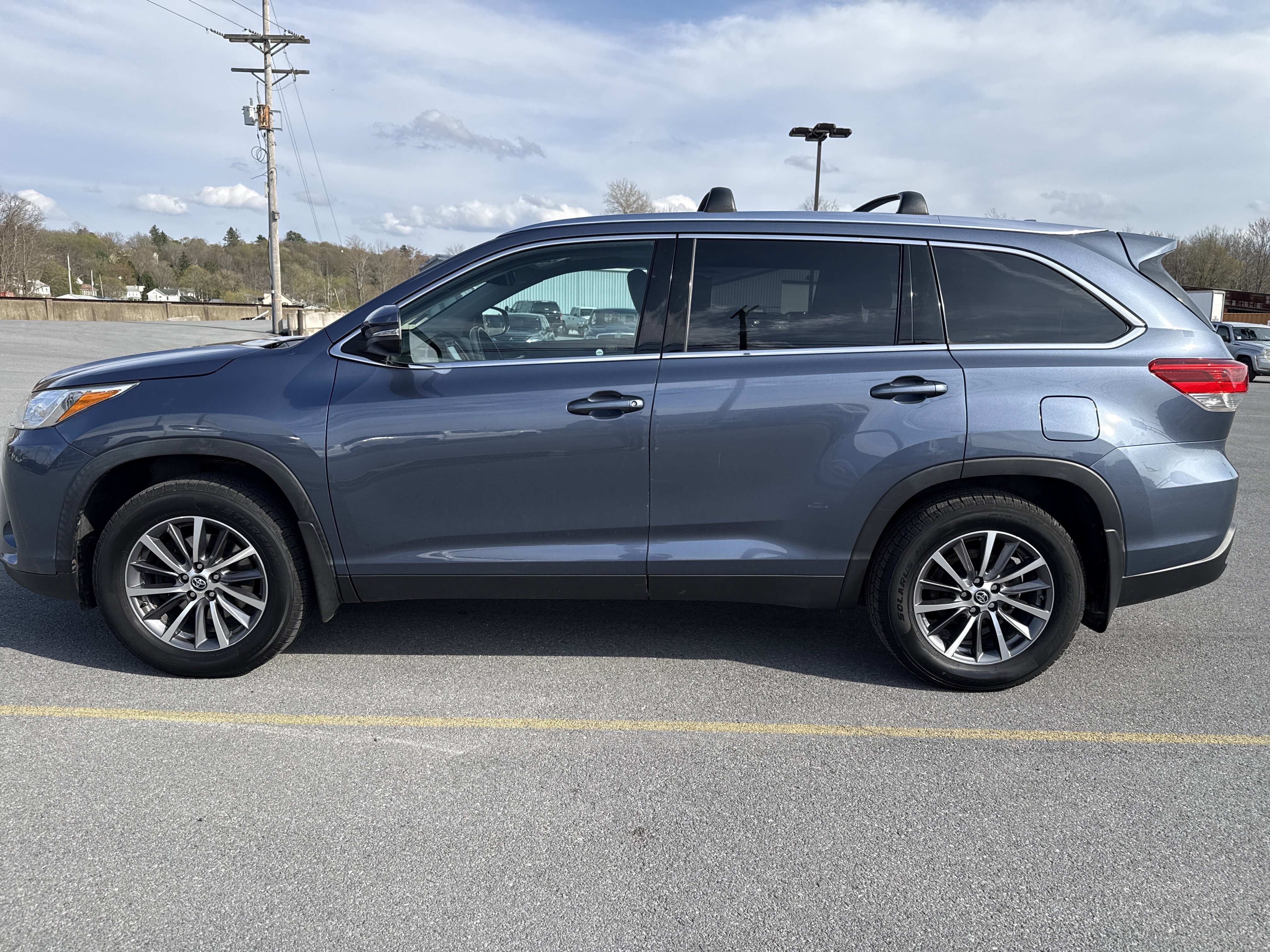 Used 2019 Toyota Highlander XLE AWD/4WD image 7