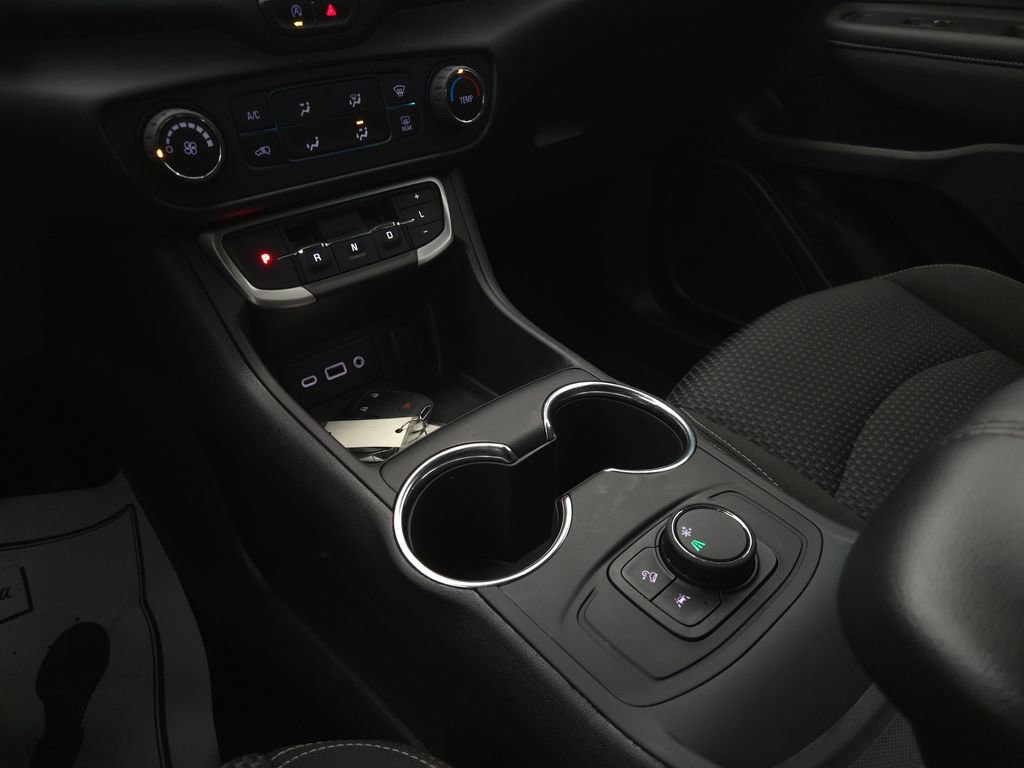 Used 2023 GMC Terrain SLE image 25