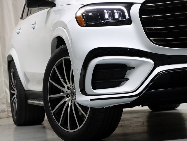 New 2026 Mercedes-Benz GLS 580 4MATIC image 4