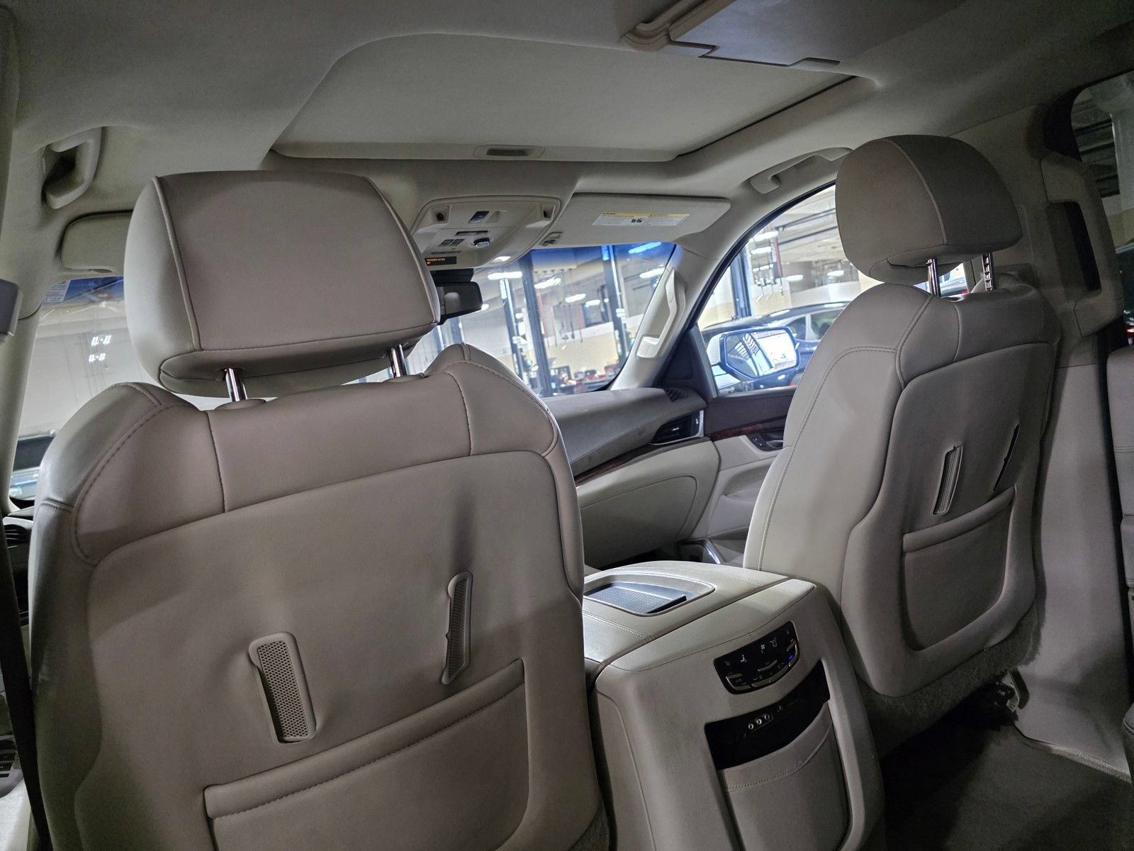 Used 2015 Cadillac Escalade Premium AWD/4WD image 16