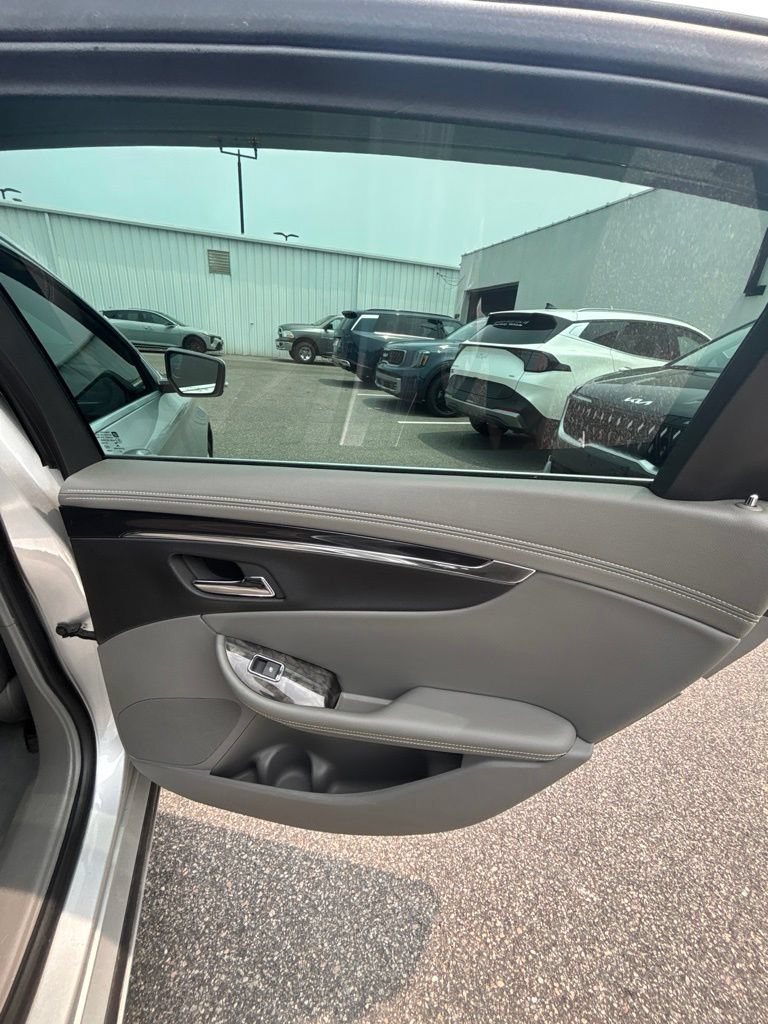 Used 2015 Chevrolet Impala LT FWD image 21