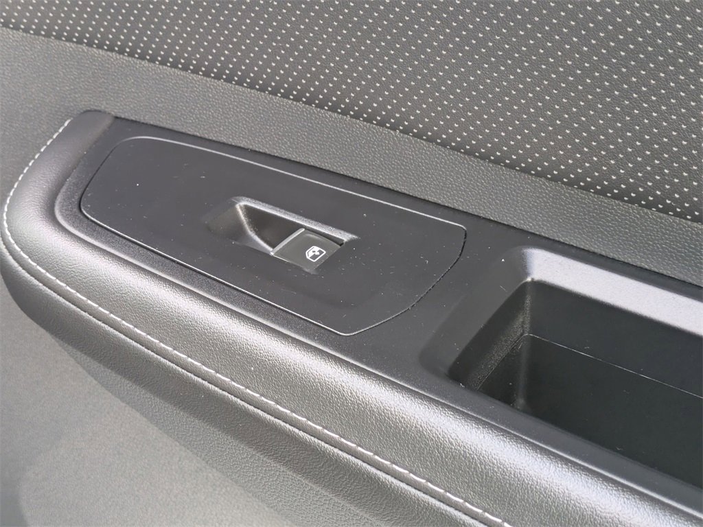 Used 2025 Volkswagen Atlas Cross Sport SE image 35