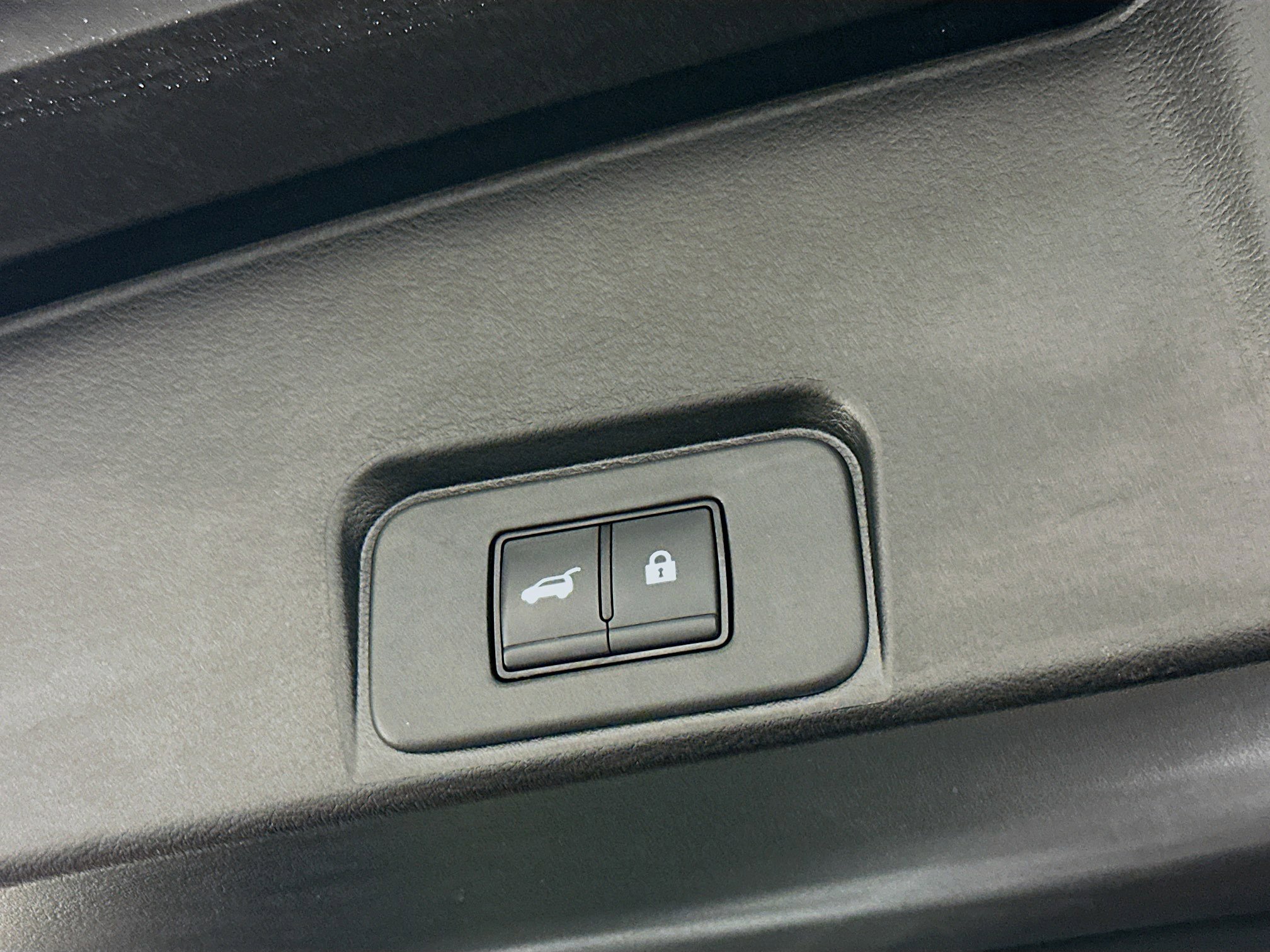 Used 2025 Nissan Rogue SV image 30