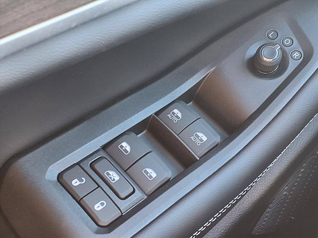 New 2025 Jeep Grand Cherokee Limited AWD/4WD image 9