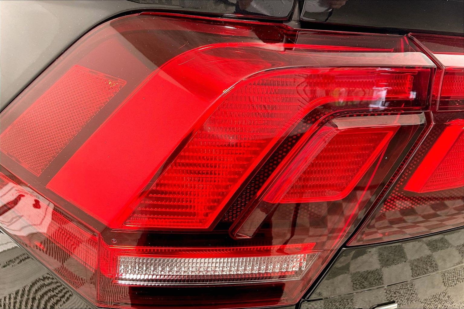 Used 2023 Volkswagen Tiguan SE FWD image 33
