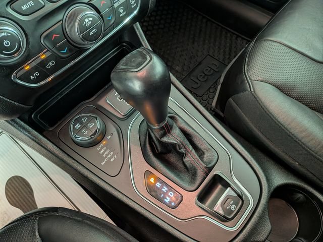 Used 2021 Jeep Cherokee Trailhawk w/ Premium Leather Package AWD/4WD image 29