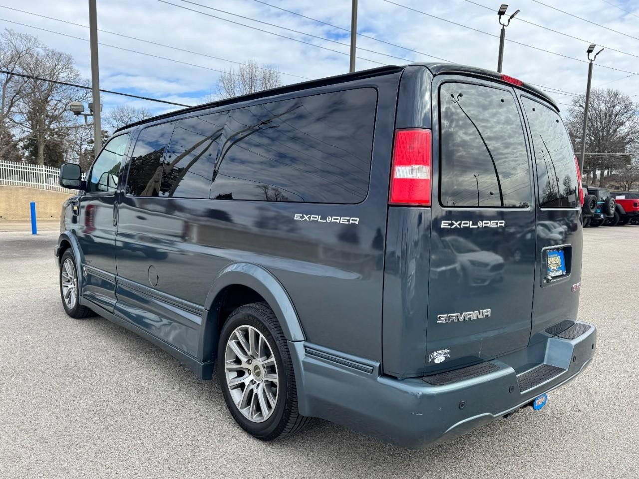 Used 2020 GMC Savana 2500 w/ Enhanced Convenience Package image 5