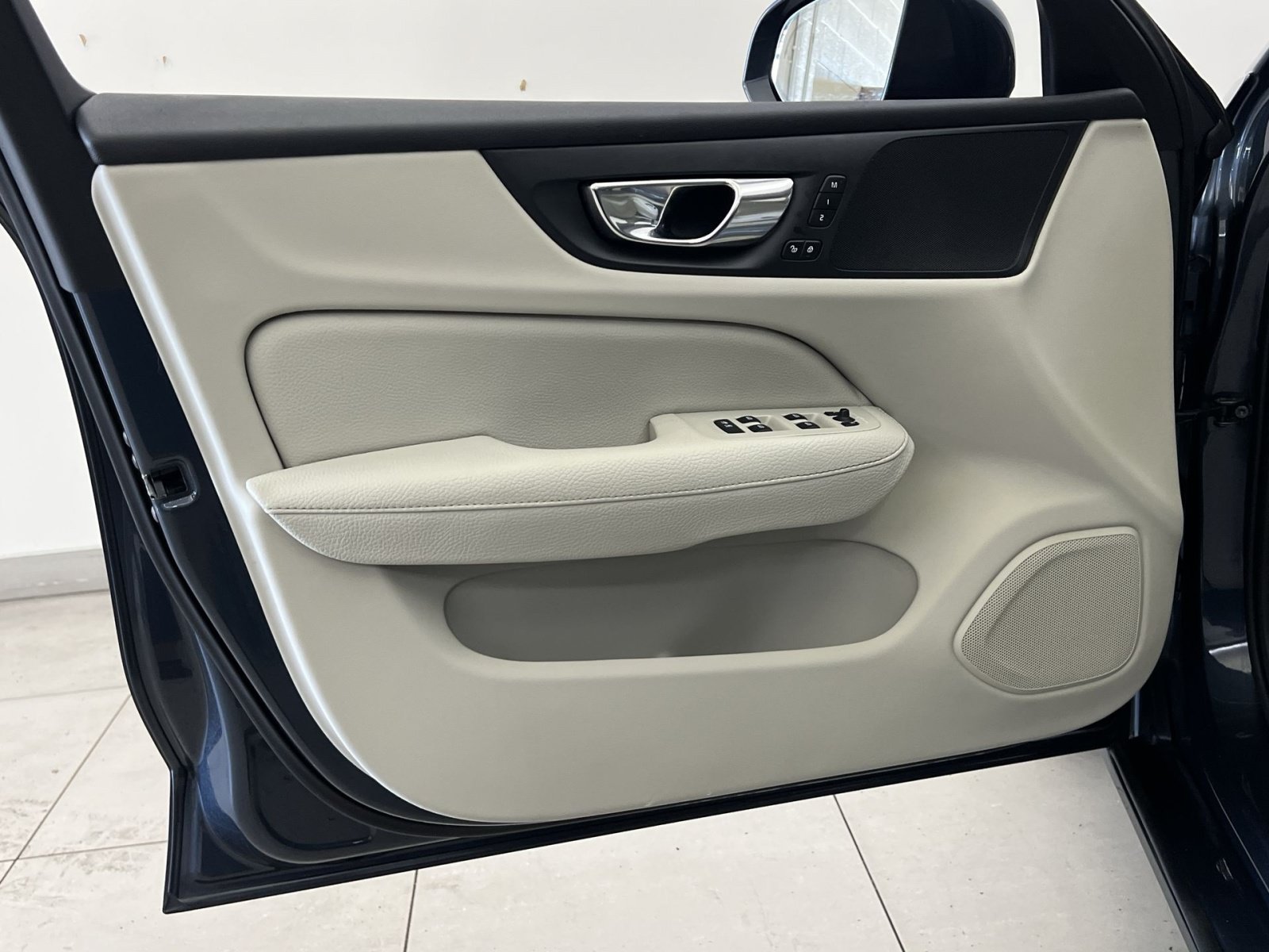 Used 2020 Volvo S60 T5 Momentum FWD image 37