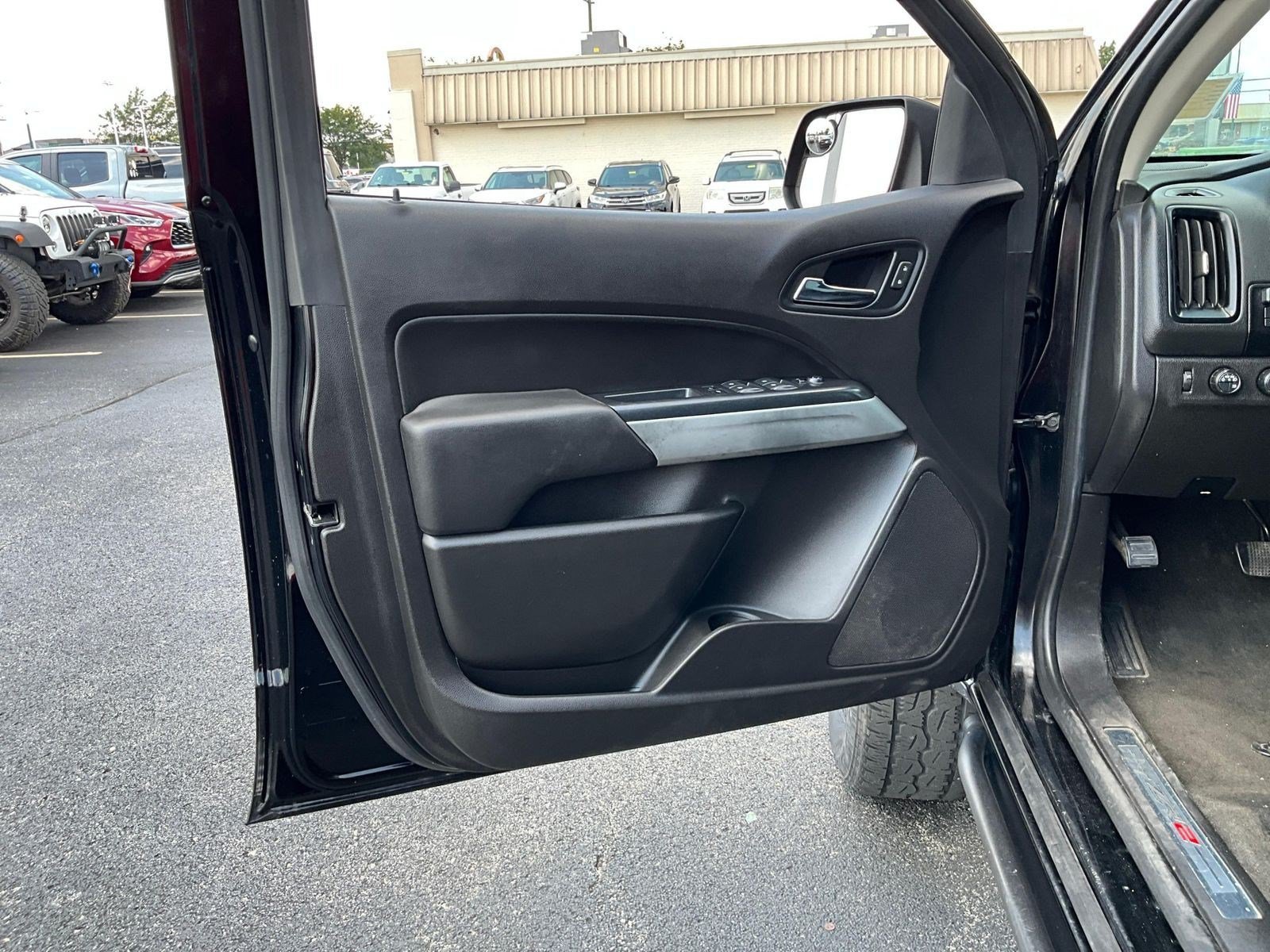 Used 2018 Chevrolet Colorado ZR2 w/ ZR2 Midnight Special Edition AWD/4WD image 18