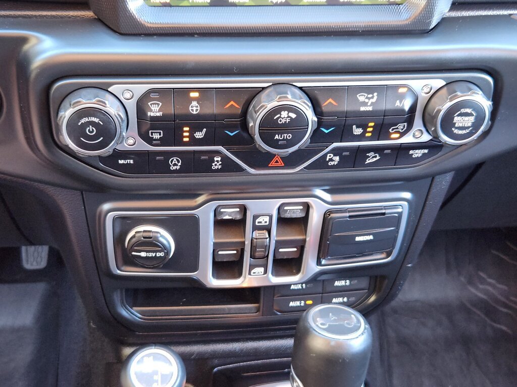 Used 2018 Jeep Wrangler Unlimited Sahara AWD/4WD image 22