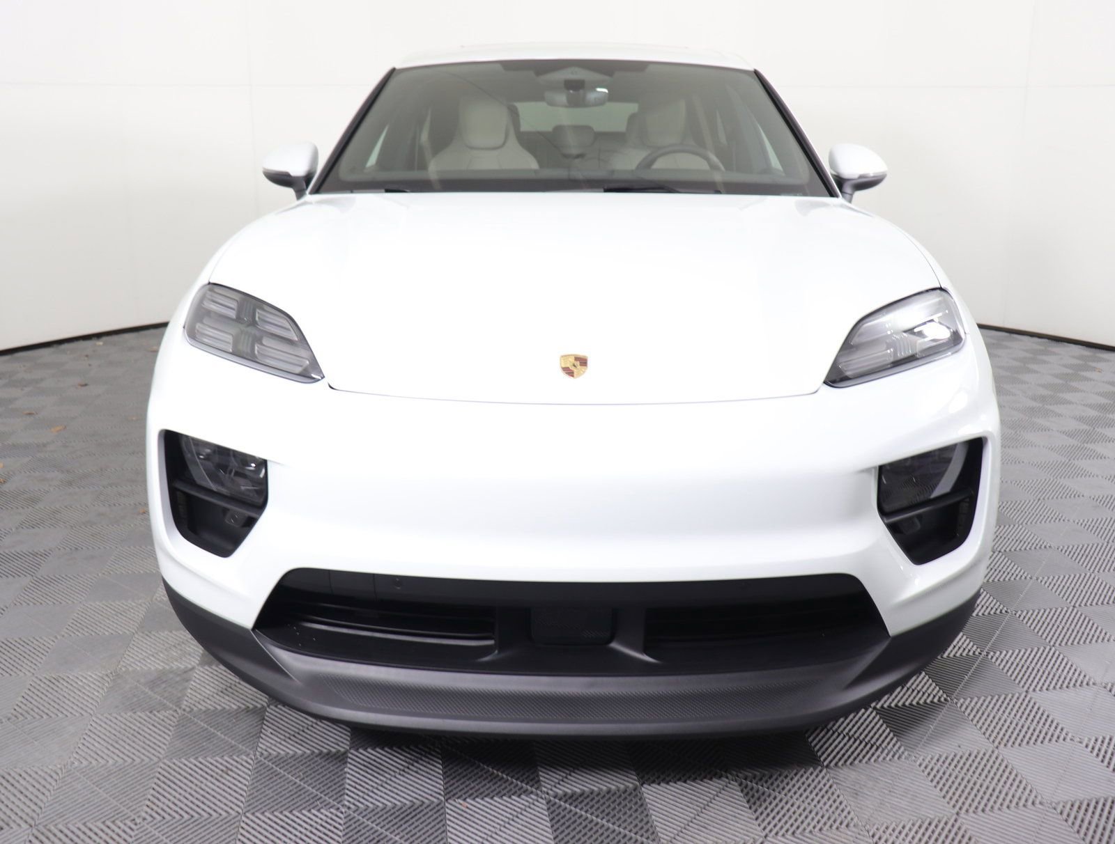 Certified 2024 Porsche Macan 4 Electric AWD/4WD image 8