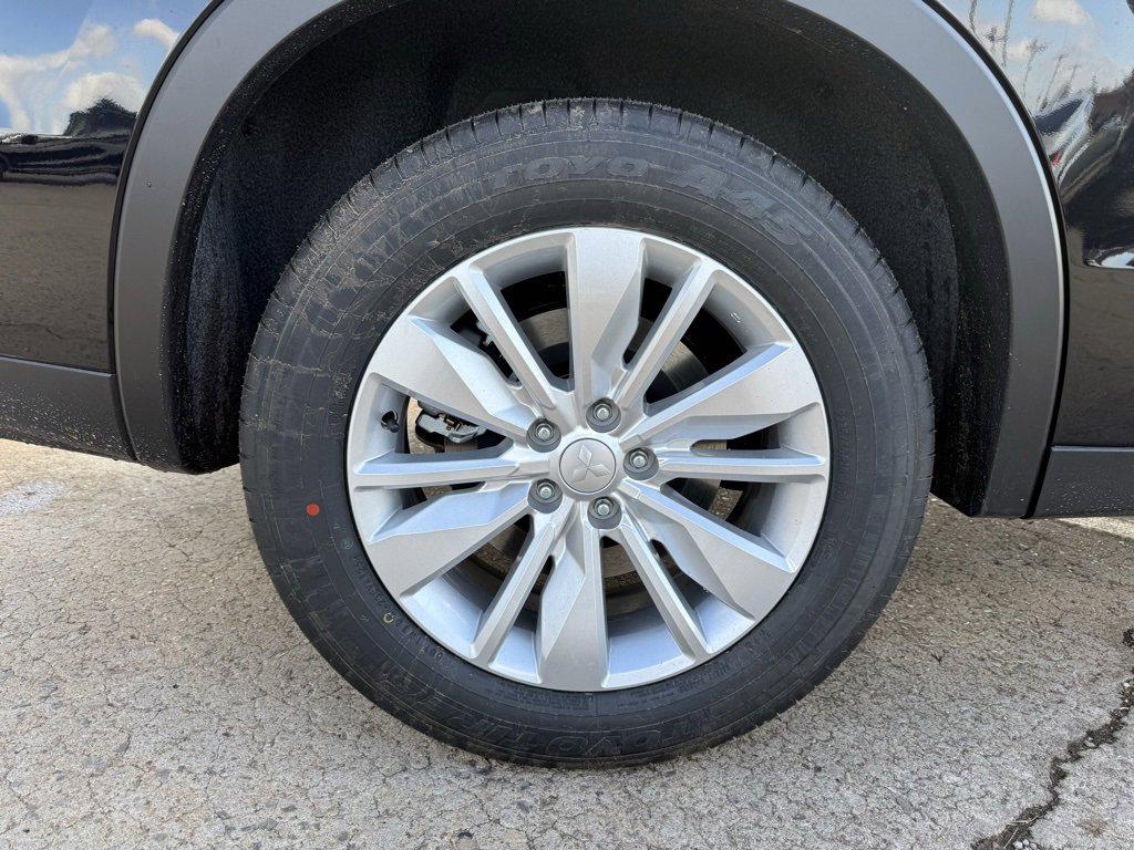 New 2026 Mitsubishi Outlander ES image 12