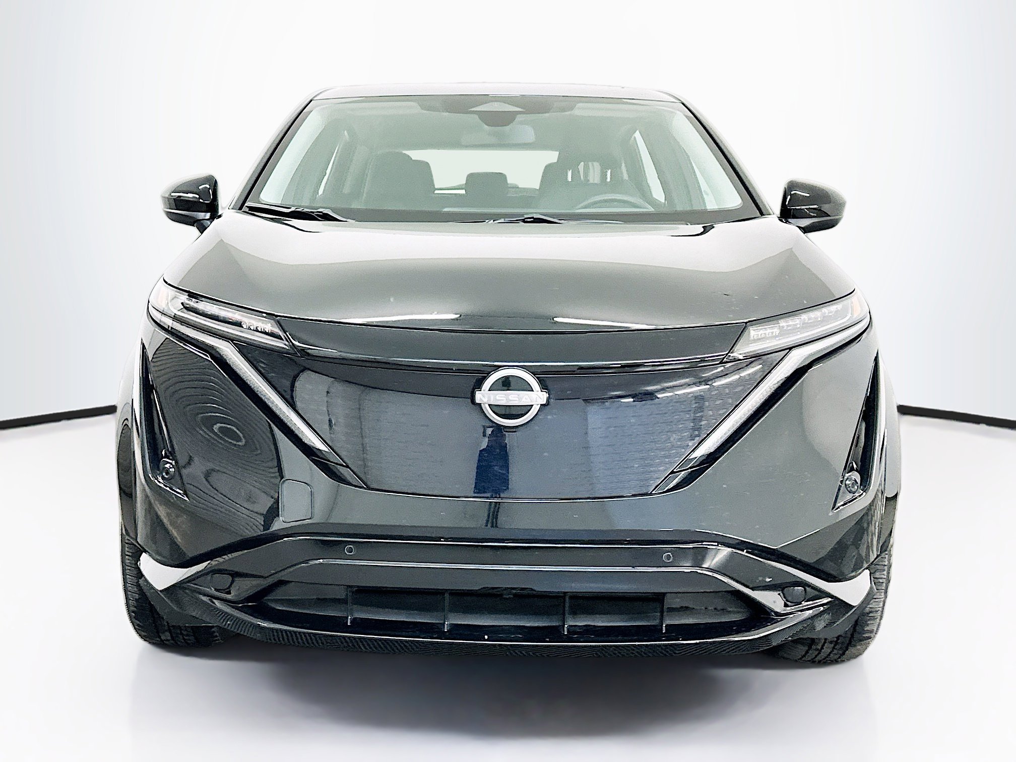 Used 2023 Nissan Ariya AWD image 2