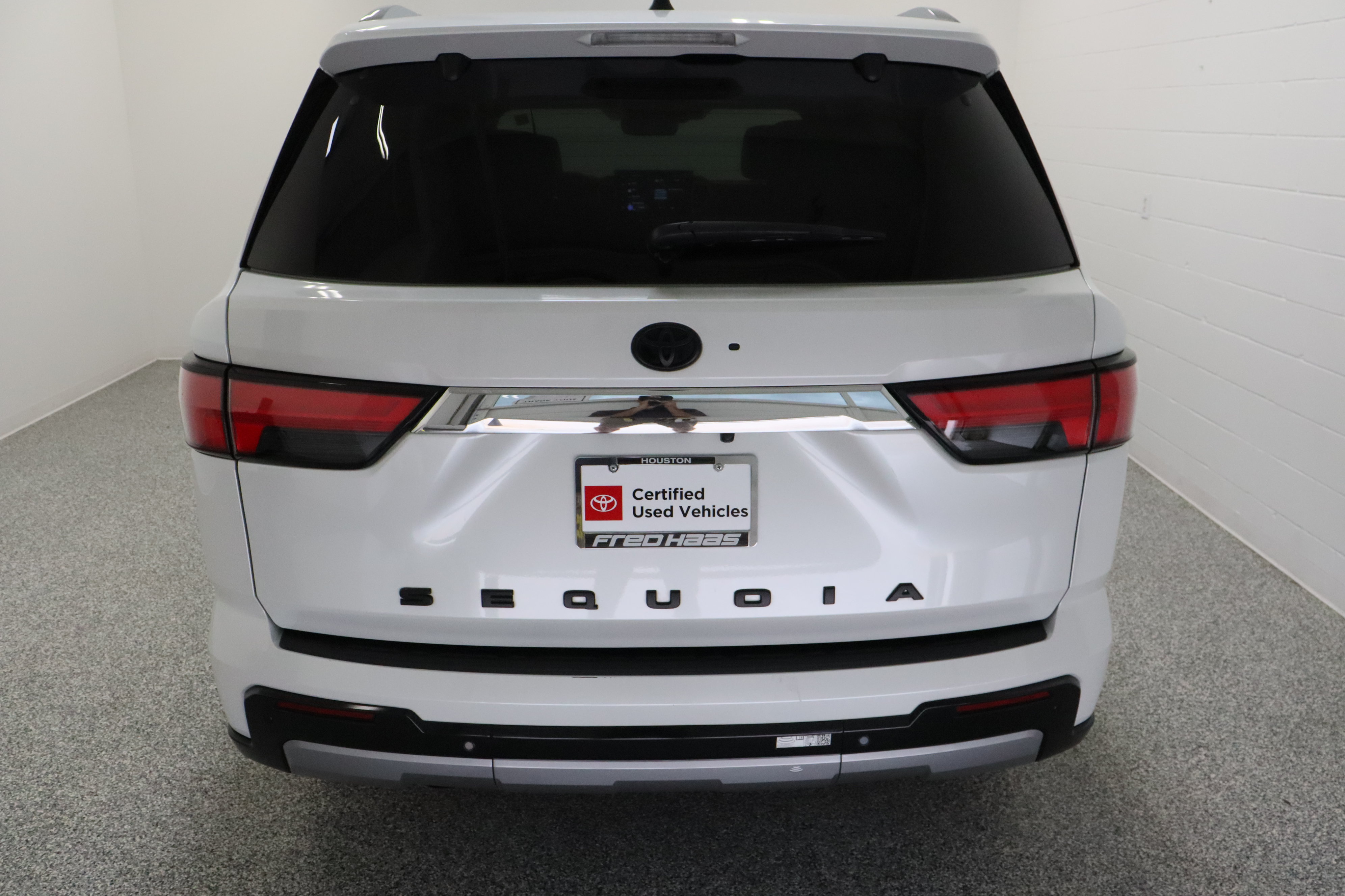 Certified 2024 Toyota Sequoia Limited AWD/4WD image 8