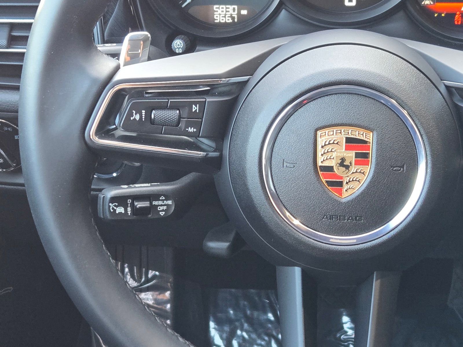Certified 2025 Porsche Macan AWD/4WD image 16