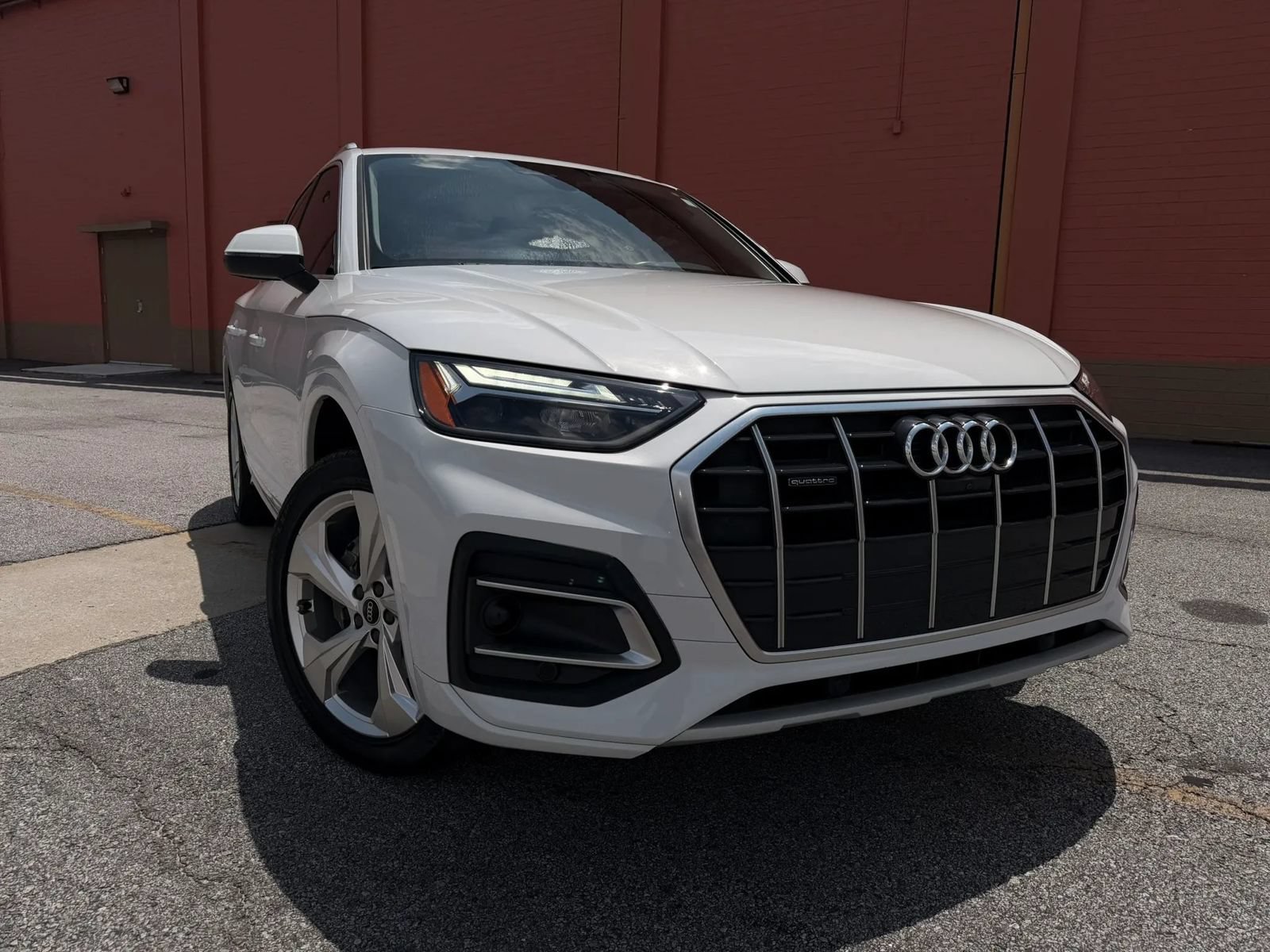 Used 2021 Audi Q5 2.0T Premium Plus w/ Premium Plus Package AWD/4WD image 2