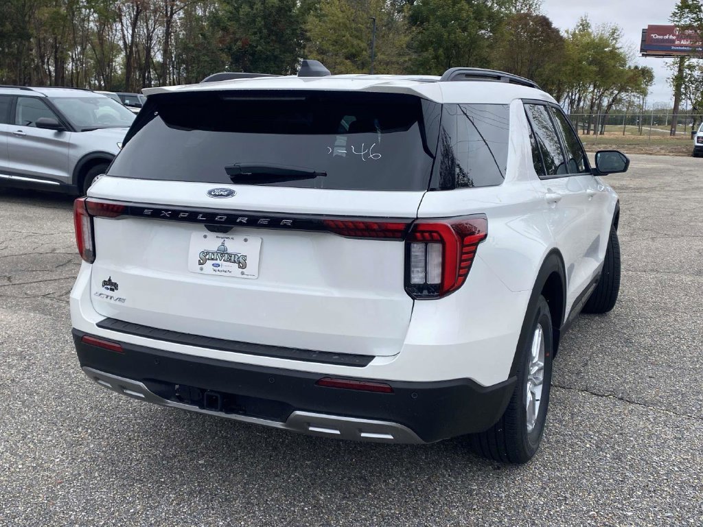 New 2026 Ford Explorer Active w/ Active Comfort Package RWD image 3