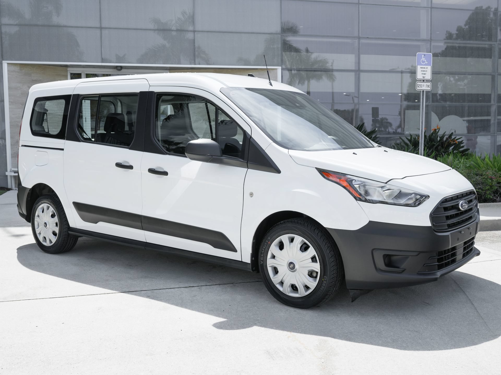 Used 2023 Ford Transit Connect XL FWD image 4
