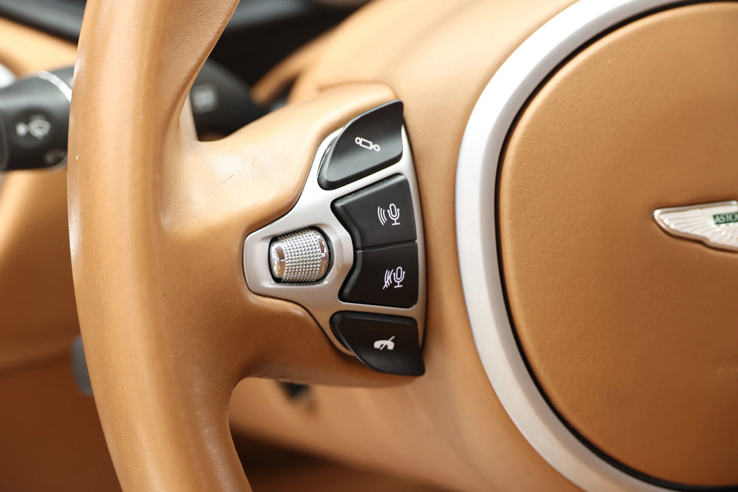 Used 2017 Aston Martin DB11 V12 image 30