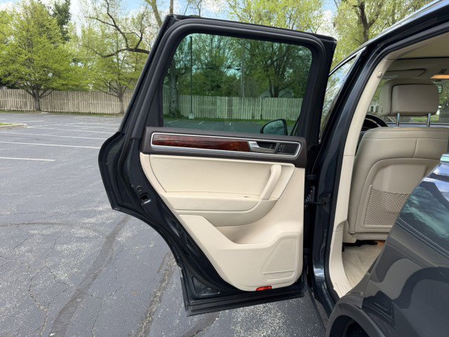 Used 2013 Volkswagen Touareg Executive image 23