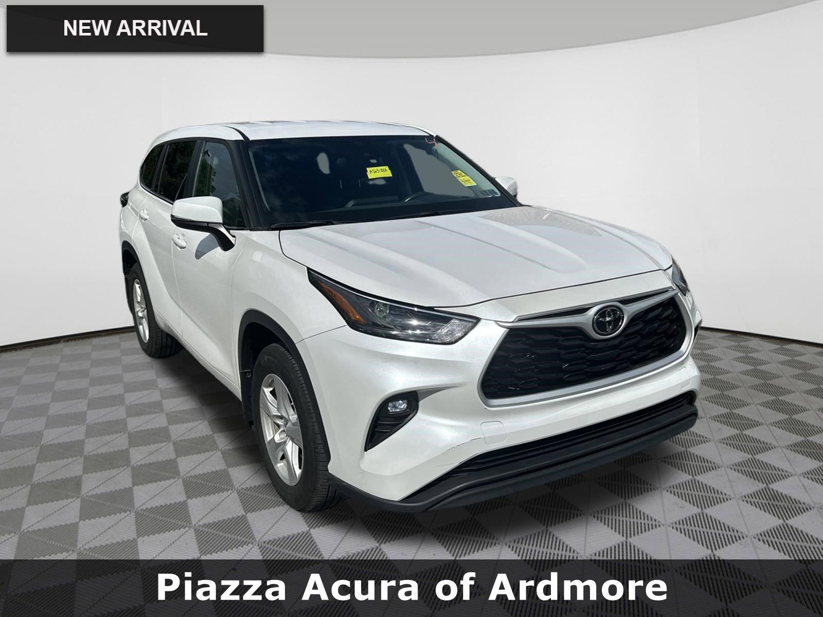 Used 2024 Toyota Highlander LE AWD/4WD video 1