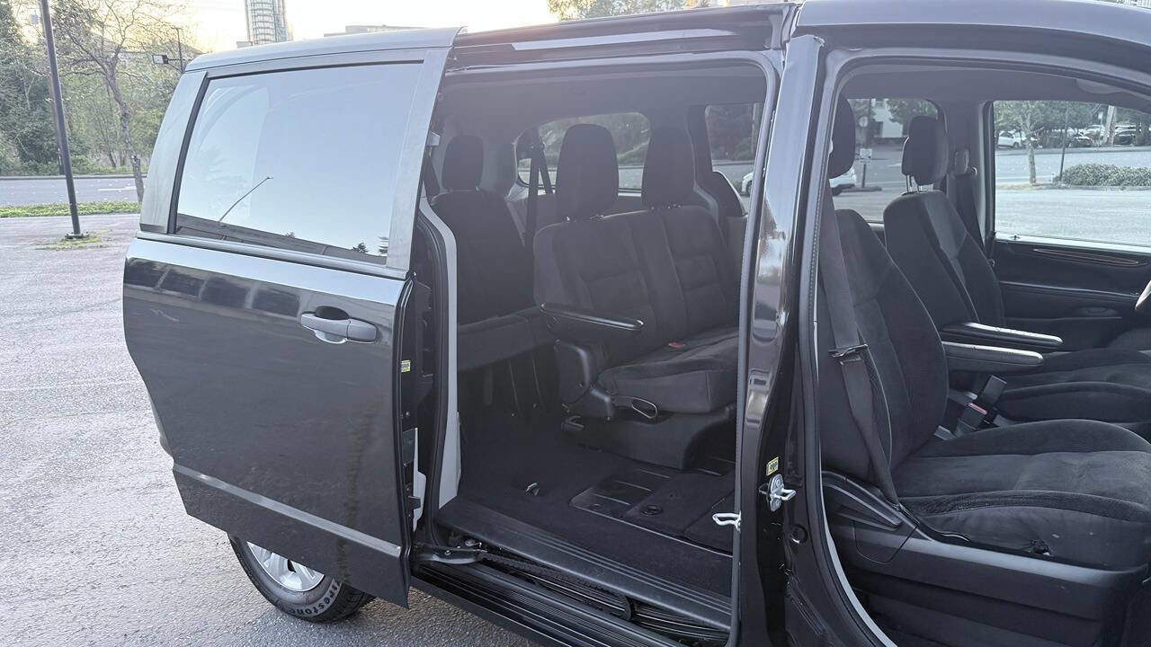 Used 2019 Dodge Grand Caravan SE FWD image 21