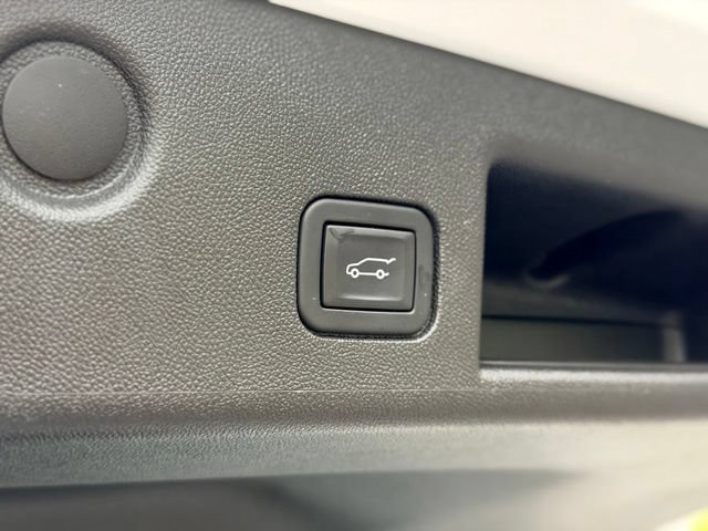 Used 2023 Chevrolet Equinox RS w/ LPO, Floor Liner Package FWD image 27