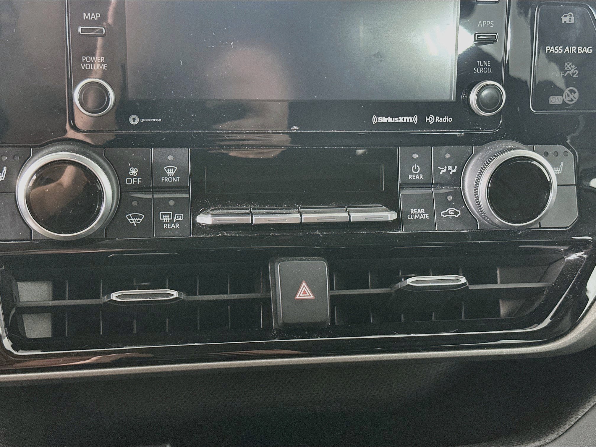 Used 2022 Toyota Highlander XLE FWD image 23