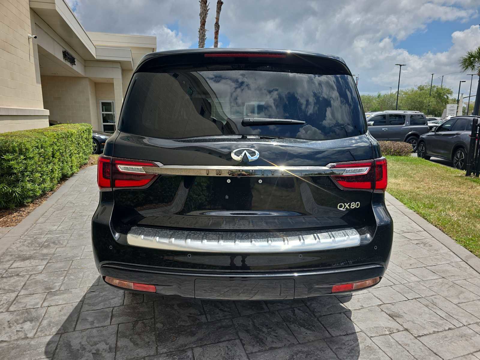 Used 2023 INFINITI QX80 Premium Select w/ Cargo Package RWD image 5
