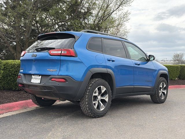 Used 2018 Jeep Cherokee Trailhawk image 3