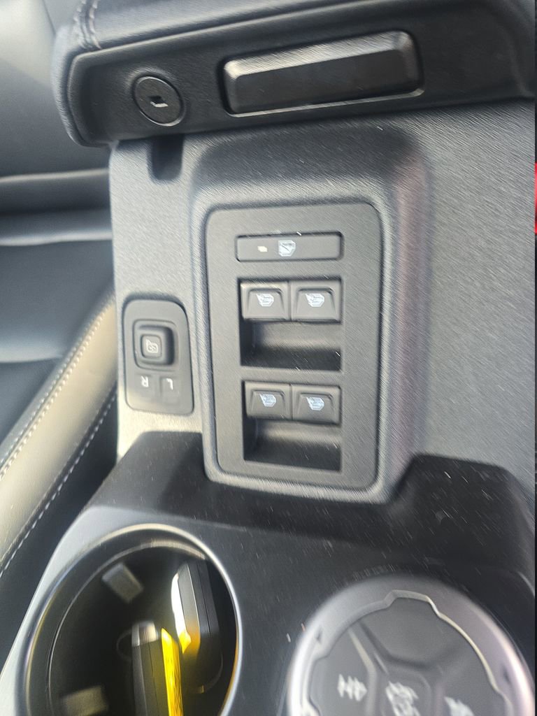 Used 2025 Ford Bronco Outer Banks image 9