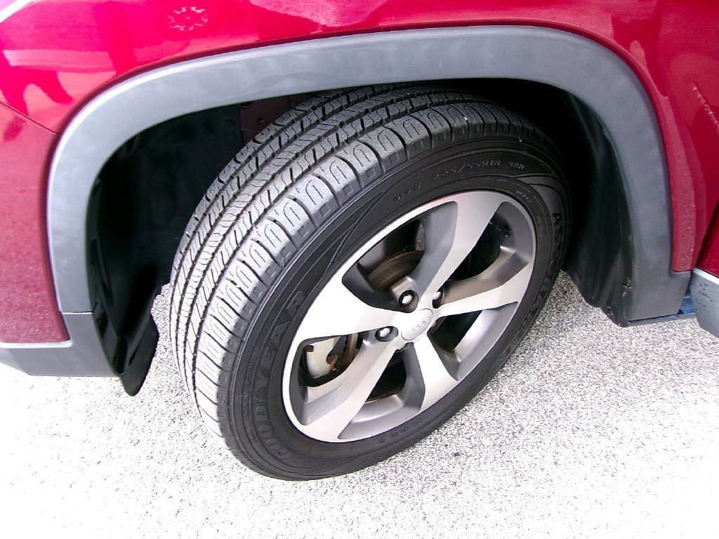 Used 2021 Jeep Cherokee Limited w/ Elite Package FWD image 6