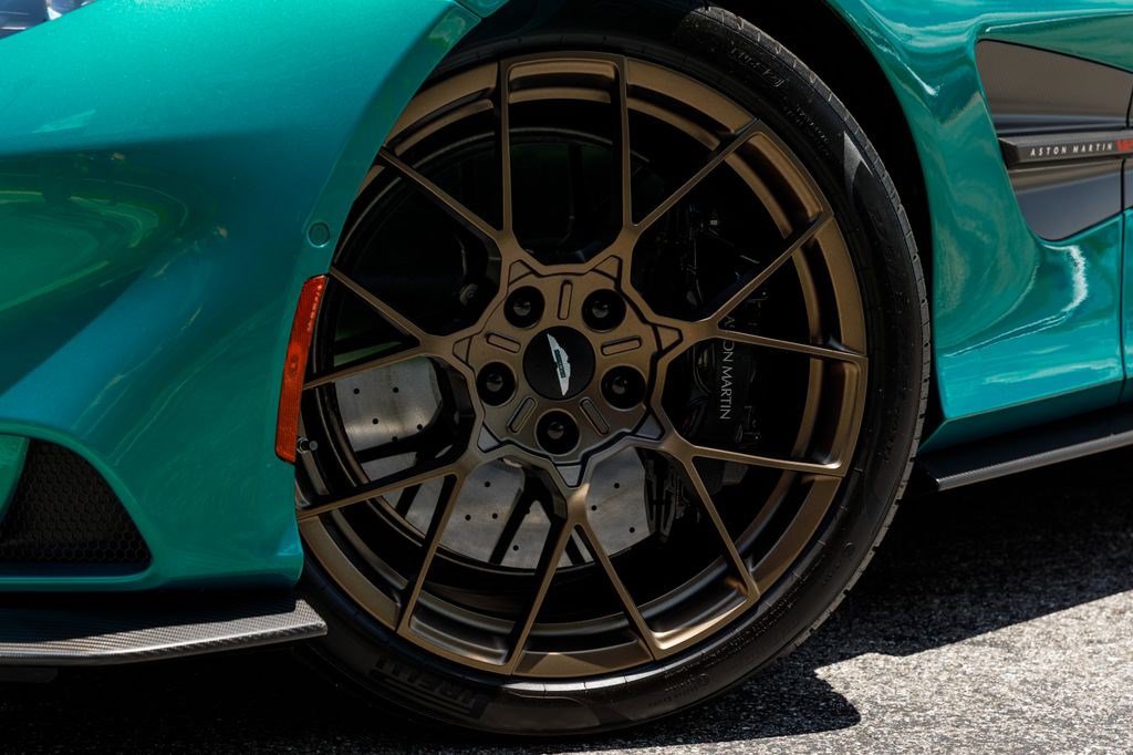 Used 2025 Aston Martin Vanquish RWD image 40