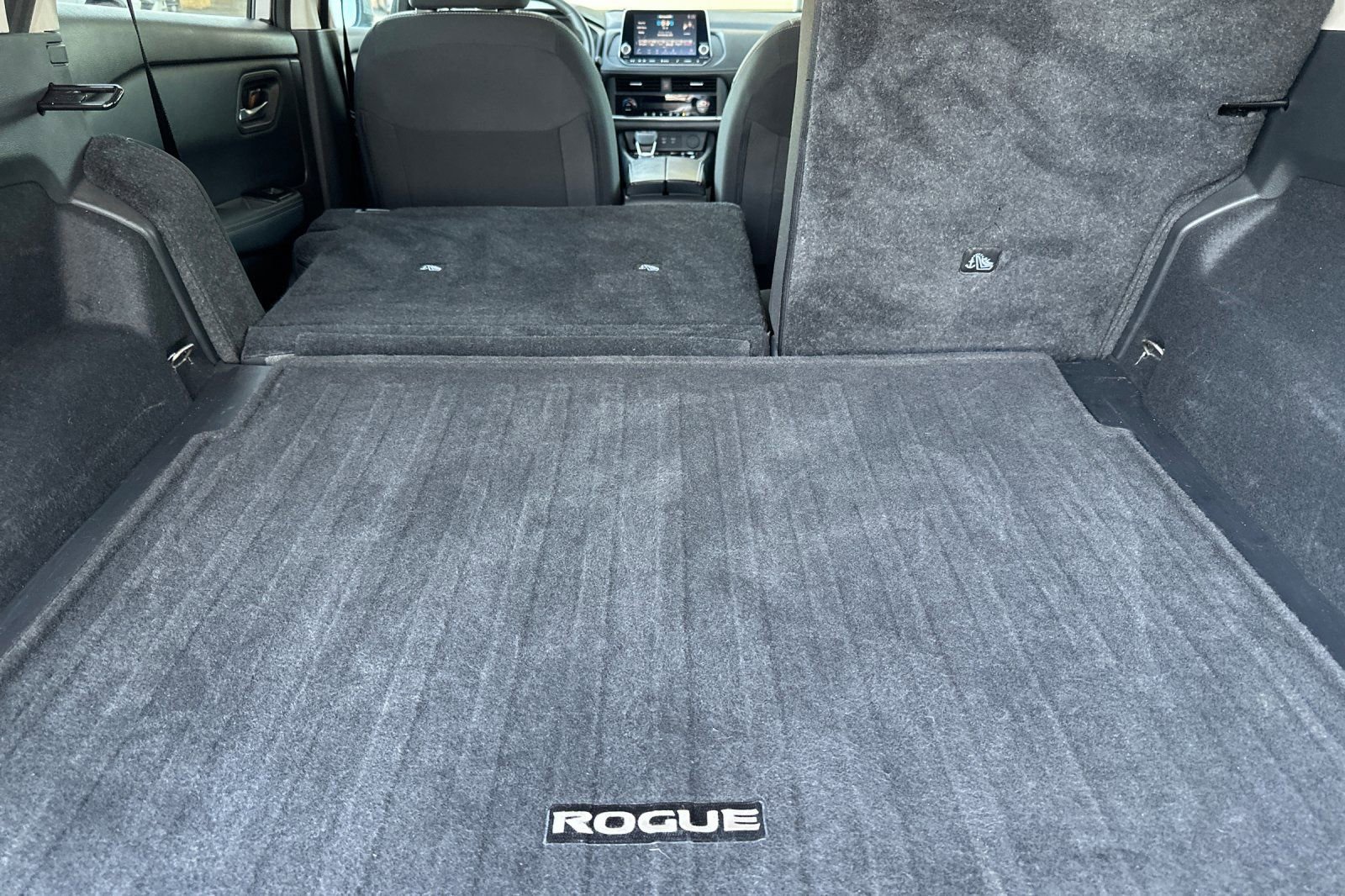 Used 2025 Nissan Rogue SV image 16