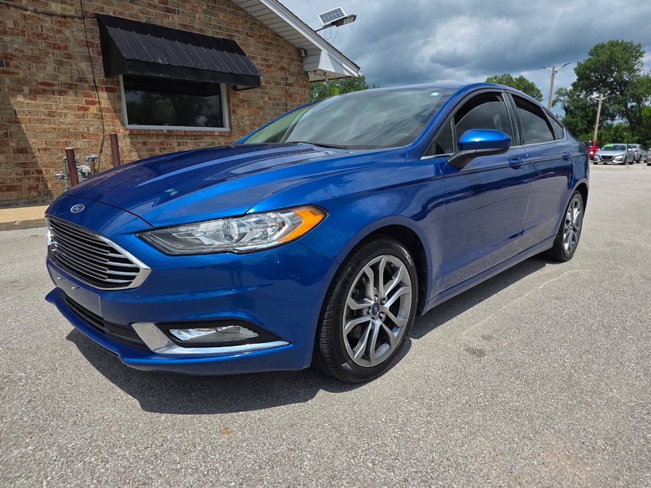 Used 2017 Ford Fusion SE w/ Equipment Group 201A FWD image 1