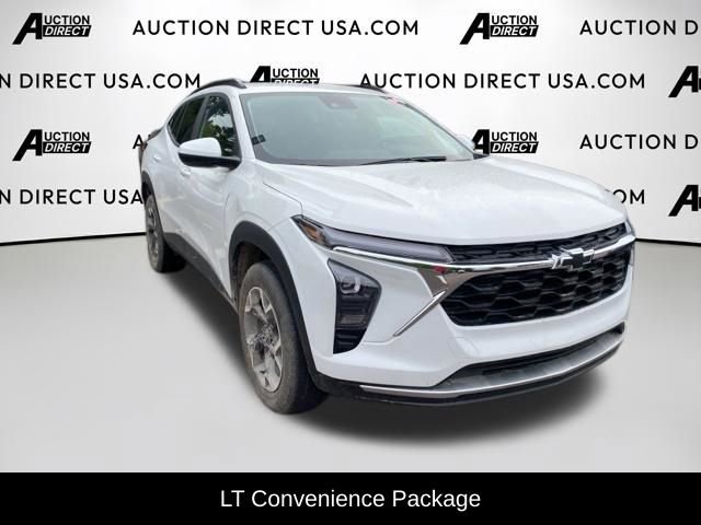 Used 2024 Chevrolet Trax LT w/ Driver Confidence Package FWD image 3
